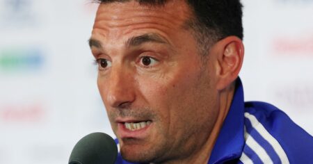 El divertido intercambio entre Scaloni y Germán Denis: del «este me dio milanesas» al «ojalá Italia vuelva al Mundial» El divertido intercambio entre Scaloni y Germán Denis: del "este me dio milanesas" al "ojalá Italia vuelva al Mundial" imagen-20
