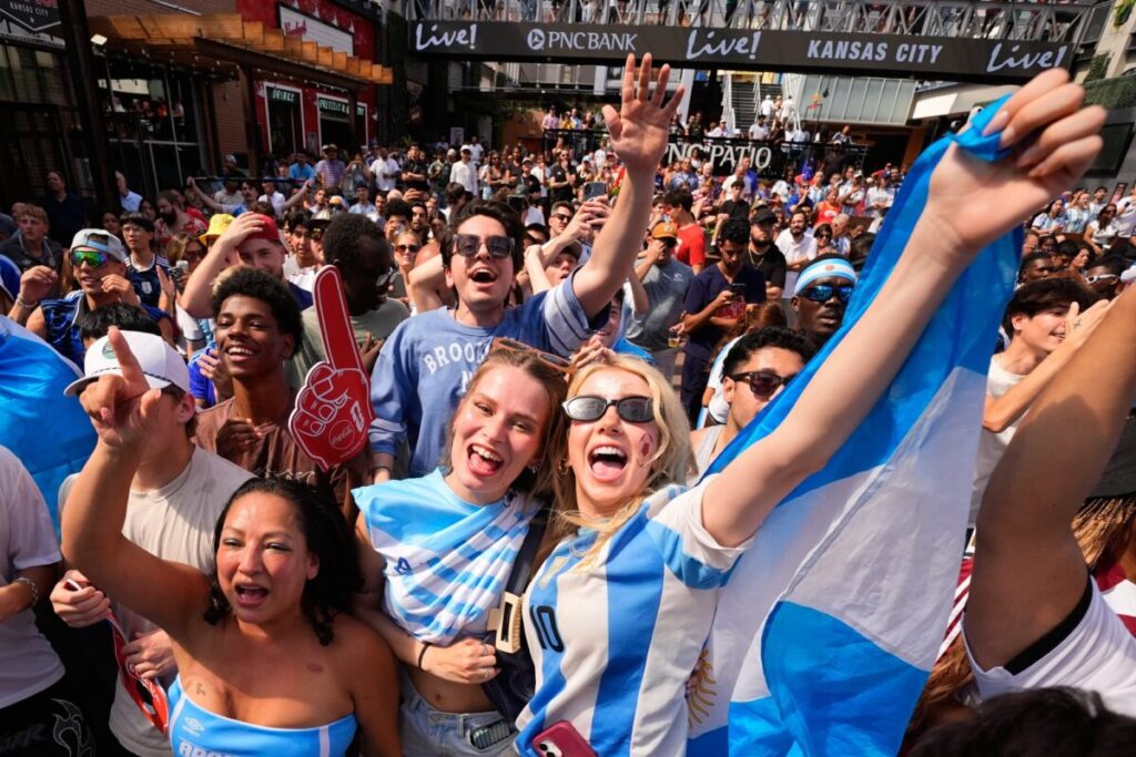 Así se vivió el triunfo de la selección en el mundo: festejos en España, Israel y Estados Unidos imagen-4