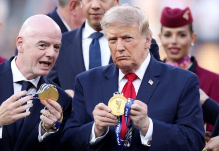 Cuti Romero evitó darle la mano a Donald Trump durante la entrega de medallas Cuti Romero evitó darle la mano a Donald Trump durante la entrega de medallas imagen-7