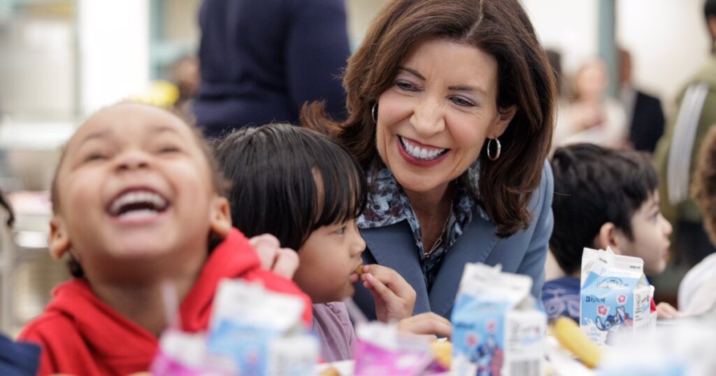 Confirmado por Kathy Hochul: Nueva York reemplazará las tarjetas SNAP por versiones con chip para combatir el robo de beneficios Confirmado por Kathy Hochul: Nueva York reemplazará las tarjetas SNAP por versiones con chip para combatir el robo de beneficios imagen-94
