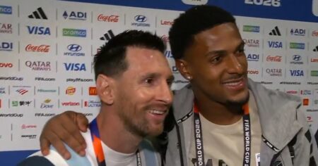 Dos jugadores de Cabo Verde fueron a buscar la foto con Messi después del partido imagen-12