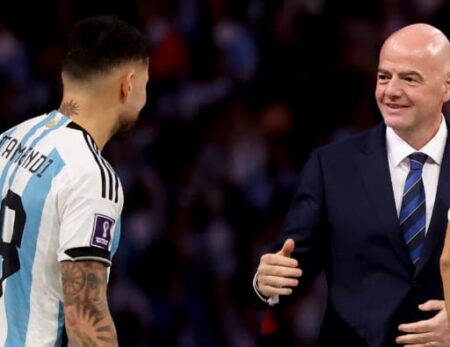 Infantino despidió a Otamendi tras el anuncio de su retiro de la selección: “Una extraordinaria era” imagen-14