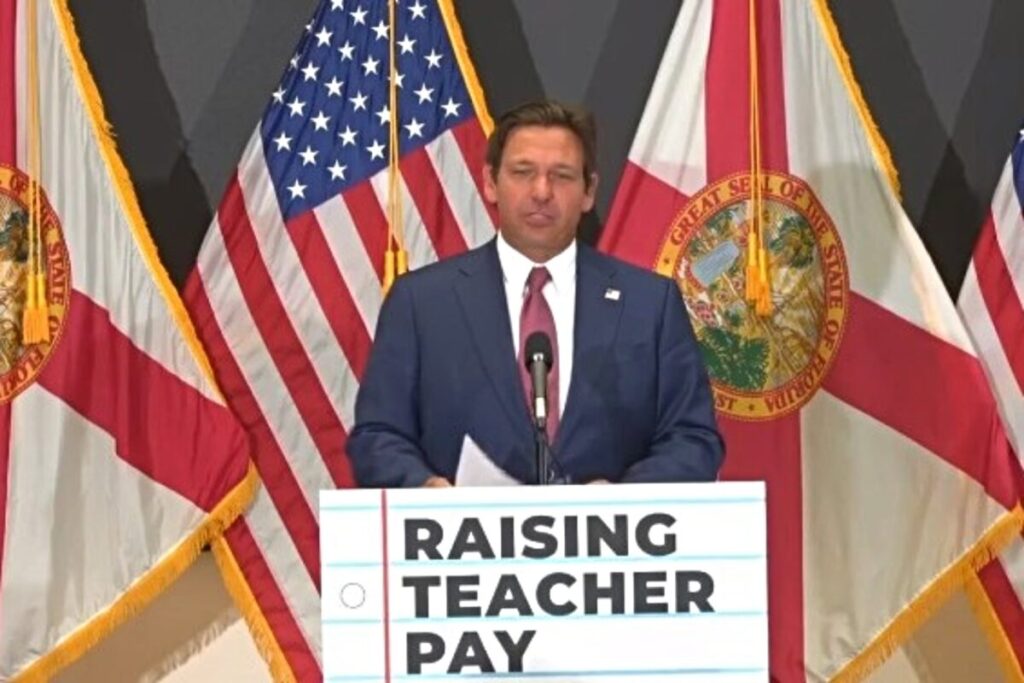 Alerta en Florida: la nueva ley de DeSantis que cambia las reglas para maestros hispanos imagen-99