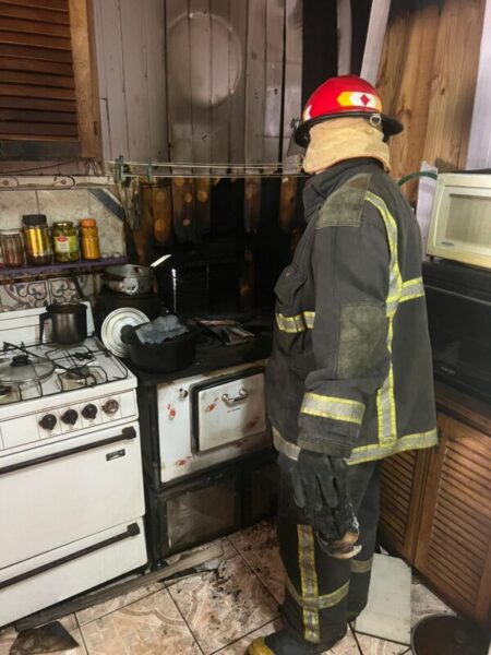 Principio de incendio en una vivienda de Oberá fue controlado por los bomberos sin registrar lesionados Principio de incendio en una vivienda de Oberá fue controlado por los bomberos sin registrar lesionados imagen-74