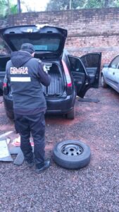 Hallaron un arsenal oculto en el auto de la peligrosa banda brasileña detenida en Oberá imagen-1