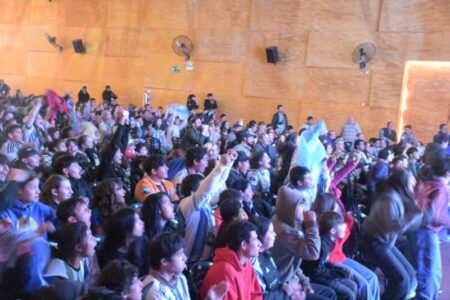 La cábala sigue en el Cine Teatro Alem: una tarde de emoción junto a la Selección Argentina imagen-5