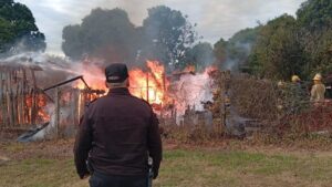 Una estufa habría provocado el incendio que destruyó una vivienda en Campo Grande imagen-1