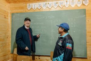 El Gobernador inauguró la Escuela Intercultural Bilingüe N° 970, en Puerto Leoni, y ratificó el compromiso con la educación pública imagen-1