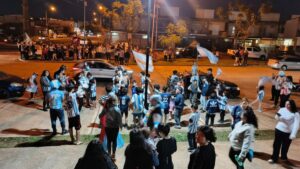 ¡Itaembé Guazú explotó de alegría! Una multitud salió a festejar el pase de Argentina a la final imagen-2