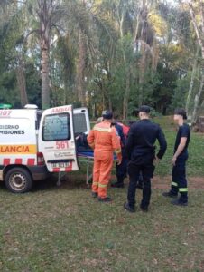 Bomberos Voluntarios y la Policía asistieron a una turista francesa tras una caída en el Parque Provincial Salto Encantado imagen-1