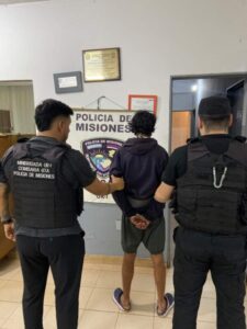 Los atraparon cuando intentaban volver a delinquir en barrios de Posadas: «Tony», «Yonyi» y «Marcelito» nuevamente tras las rejas Los atraparon cuando intentaban volver a delinquir en barrios de Posadas: «Tony», «Yonyi» y «Marcelito» nuevamente tras las rejas imagen-1