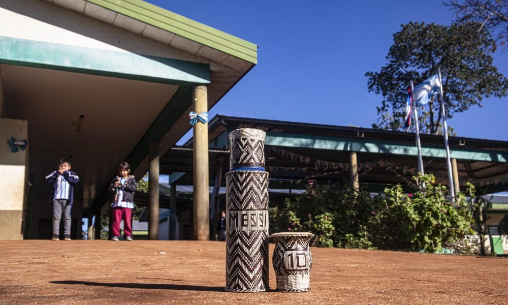 Una escuela mbya, un mate y una misión: llegar a Messi y a la Scaloneta Una escuela mbya, un mate y una misión: llegar a Messi y a la Scaloneta imagen-4