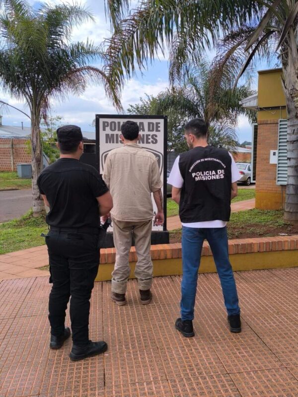 Detuvieron al hombre que se viralizó por maltratar perros: también fue denunciado por violencia familiar Detuvieron al hombre que se viralizó por maltratar perros: también fue denunciado por violencia familiar imagen-5