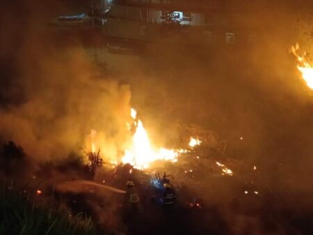 Controlaron un principio de incendio en la Costanera de Puerto Iguazú Controlaron un principio de incendio en la Costanera de Puerto Iguazú imagen-5