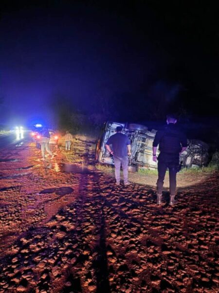 Una camioneta despistó y volcó sobre la Ruta Provincial 103 en Oberá, sin dejar personas lesionadas imagen-14