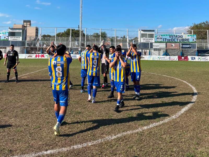 Fútbol: Mitre perdió en su visita a San MArtín y quedó segundo en su zona Fútbol: Mitre perdió en su visita a San MArtín y quedó segundo en su zona imagen-4