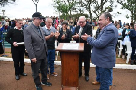 «No dejen que los dividan, sigan siendo un ejemplo para Misiones», dijo Passalacqua en el aniversario de Azara imagen-16