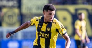 Murió Bruno Bentancor, el futbolista uruguayo de 22 años, surgido en Peñarol, que hace días fue señalado por llevarse ropa de Riestra imagen-4