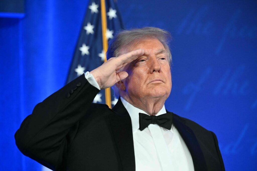 Trump regresa a la cena de corresponsales bajo máxima seguridad y en plena guerra con la prensa Trump regresa a la cena de corresponsales bajo máxima seguridad y en plena guerra con la prensa imagen-91