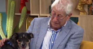 César, 80 años, en Dog House: "He venido a ver si encontramos una familia que cuide a mi perrito porque yo no puedo hacerme cargo" imagen-3