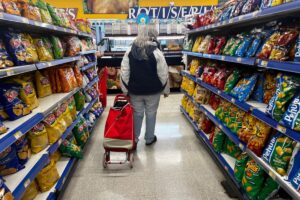 El consumo sigue en baja, aunque desacelera la caída El consumo sigue en baja, aunque desacelera la caída imagen-4