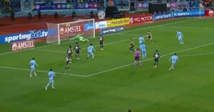 Así fue el gol que amargó a Boca: el error de Figal que aprovechó O’Higgins para igualar la serie Así fue el gol que amargó a Boca: el error de Figal que aprovechó O'Higgins para igualar la serie imagen-2