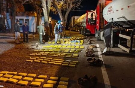 Frenaron la marcha de dos camiones cisterna y encontraron el “combustible” del viaje: 388 kilos de cocaína imagen-7