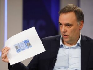 Adorni deberá avisar a la Justicia para salir del país en medio de la causa por su patrimonio imagen-2
