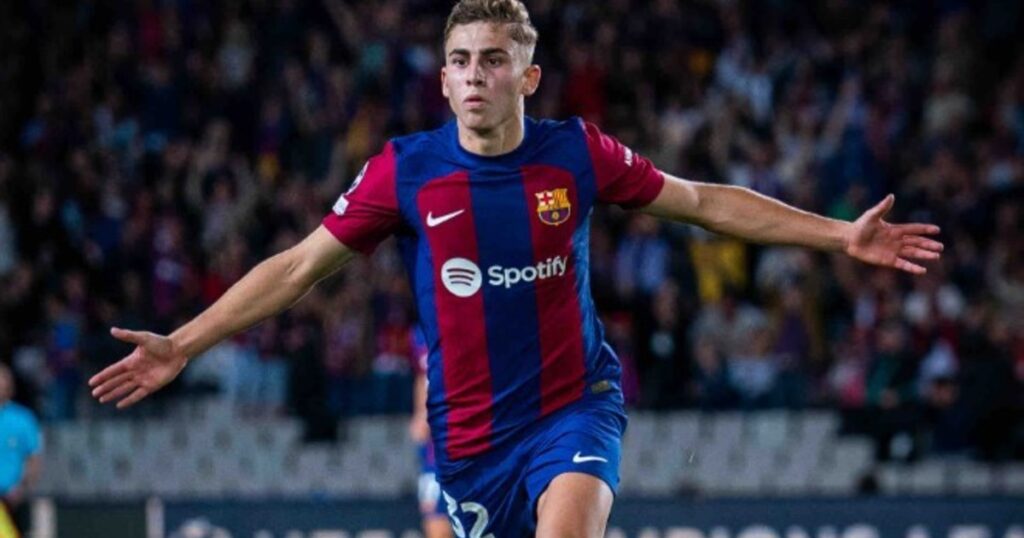 Fermín López, 23 años, futbolista: "Mi madre trabajaba en una empresa de fruta y la convencí para que lo dejara. Mi padre es cartero en Correos y nunca quiso dejarlo, dice que es su trabajo" imagen-5