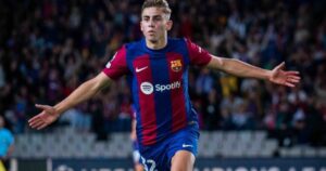 Fermín López, 23 años, futbolista: «Mi madre trabajaba en una empresa de fruta y la convencí para que lo dejara. Mi padre es cartero en Correos y nunca quiso dejarlo, dice que es su trabajo» Fermín López, 23 años, futbolista: "Mi madre trabajaba en una empresa de fruta y la convencí para que lo dejara. Mi padre es cartero en Correos y nunca quiso dejarlo, dice que es su trabajo" imagen-2