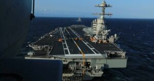 EE.UU. alejó sus portaaviones de Asia para protegerlos: China difundió una estrategia para “cazarlos” desde unos 3.000 km imagen-2