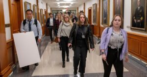 Otro revés para Trump: la Justicia suspendió una restricción que le había impuesto de los periodistas imagen-3