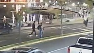 Video | Así fue el momento en que un motociclista atropelló y causó la muerte de un soldado en la Costanera de Posadas imagen-2