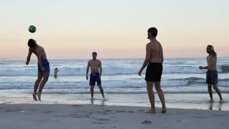 Ni el Mundial impulsó los viajes: en junio cayó 22% la salida de argentinos al exterior imagen-6
