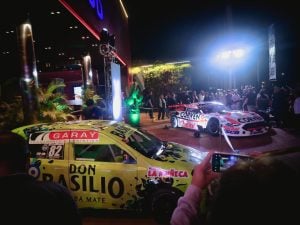 El Turismo Carretera encendió la previa en Posadas con un mano a mano entre pilotos y fanáticos y una caravana por avenida Quaranta imagen-8