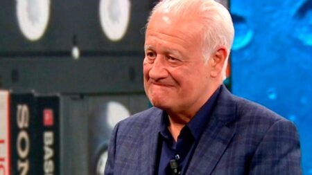 Juan Echanove (65 años) sobre sus legendarias juergas con Paco Rabal: "No sé cómo acabamos sentados en una comunión" imagen-6