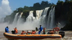 Tragedia en las Cataratas: murió un turista tras el vuelco de una lancha en el lado brasileño imagen-1