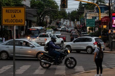 Encuesta de Radio Yguazú: los vecinos piden más educación vial, controles y soluciones para ordenar el tránsito en Puerto Iguazú Encuesta de Radio Yguazú: los vecinos piden más educación vial, controles y soluciones para ordenar el tránsito en Puerto Iguazú imagen-67