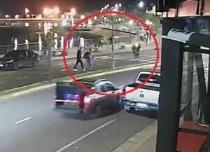 Apareció un video del motociclista que hacía “willy” antes de atropellar y matar a un soldado en la Costanera Apareció un video del motociclista que hacía “willy” antes de atropellar y matar a un soldado en la Costanera imagen-1