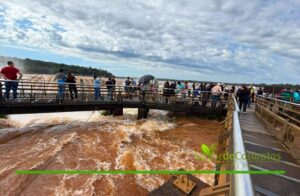 Cierran preventivamente la Garganta del Diablo por el aumento del caudal del río Iguazú imagen-3