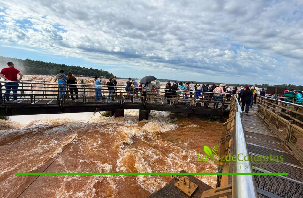 Cierran preventivamente la Garganta del Diablo por el aumento del caudal del río Iguazú Cierran preventivamente la Garganta del Diablo por el aumento del caudal del río Iguazú imagen-4