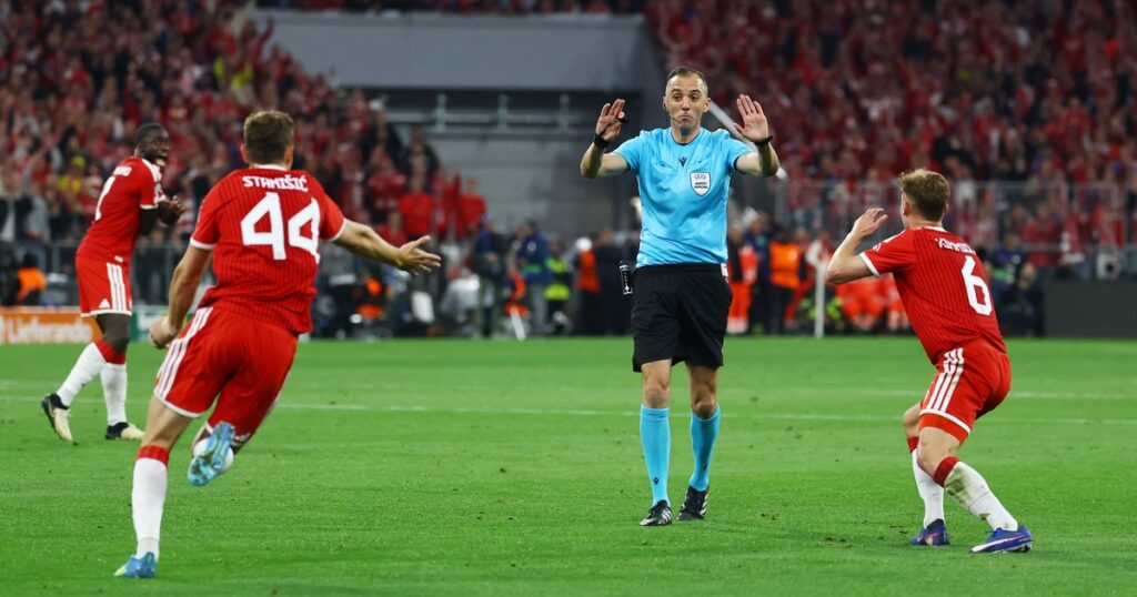 João Pinheiro será el árbitro de Argentina vs Suiza: ya dirigió a los europeos en este Mundial y golearon imagen-101