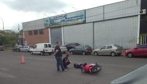Posadas | Motociclista terminó hospitalizado tras chocar contra un auto Posadas | Motociclista terminó hospitalizado tras chocar contra un auto imagen-6
