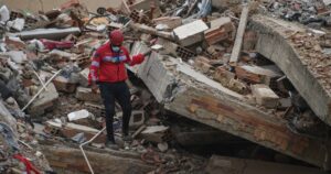 A casi un mes del terremoto en Venezuela, ya son más de 5.300 los muertos y miles de personas siguen desaparecidas imagen-3
