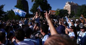 Kansas se tiñe de Albiceleste: el banderazo de Argentina antes del cruce con Suiza en cuartos imagen-2