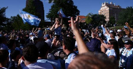 Kansas se tiñe de Albiceleste: el banderazo de Argentina antes del cruce con Suiza en cuartos imagen-22