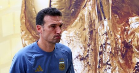 Scaloni: la bandera de Malvinas, el recibimiento y «en la derrota somos nobles» Scaloni: la bandera de Malvinas, el recibimiento y "en la derrota somos nobles" imagen-26