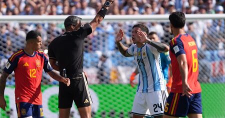 La expulsión de Enzo Fernández es correcta La expulsión de Enzo Fernández es correcta imagen-11