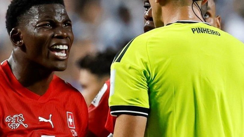 La FIFA respaldó la expulsión de Embolo y defendió el accionar del VAR La FIFA respaldó la expulsión de Embolo y defendió el accionar del VAR imagen-5