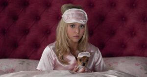 "Elle": la precuela de "Legalmente rubia" encontró a la antecesora perfecta de Reese Witherspoon, pero tropieza con su propia historia imagen-2